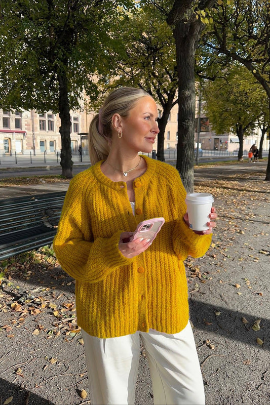 Solid Knit Round Neck Long Sleeve Cardigan