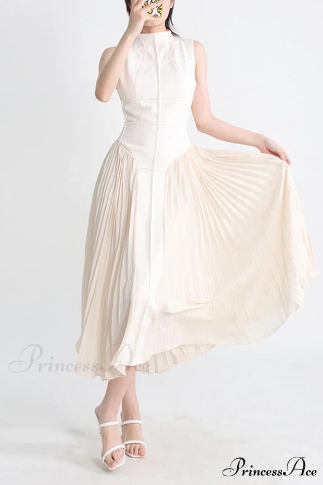 Amira Highend Stylish Sleeveless Pleated Dress