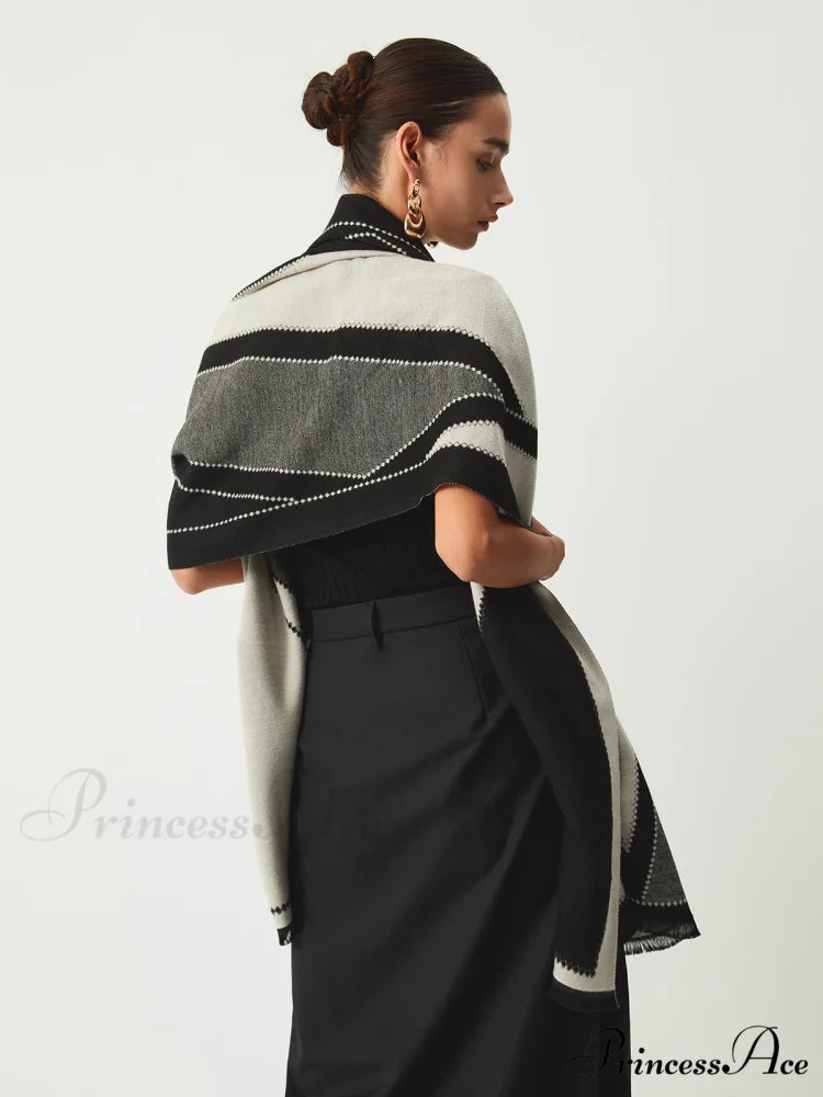 Contrast Color Graceful Geometric Scarf Black / One Size