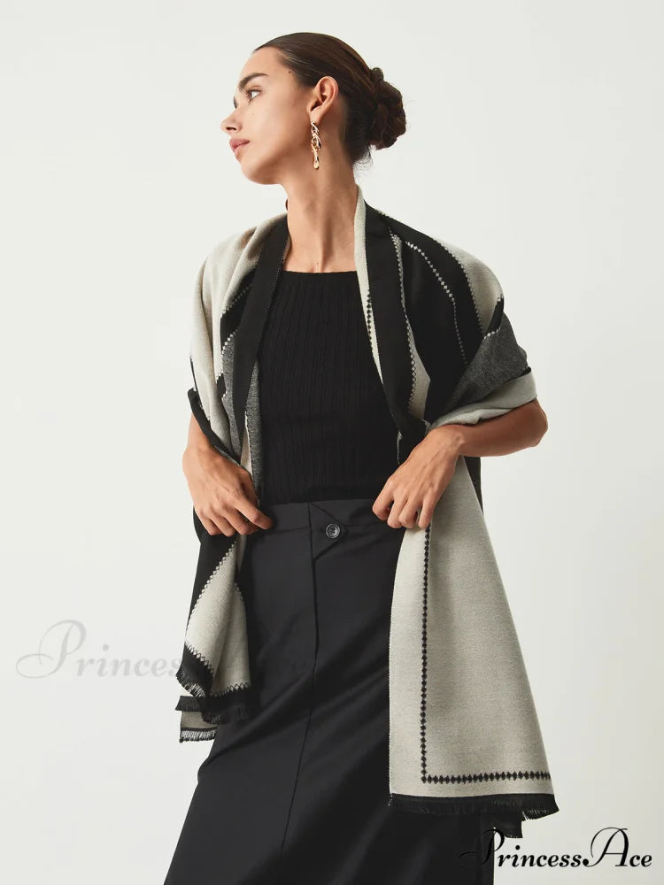 Contrast Color Graceful Geometric Scarf Black / One Size