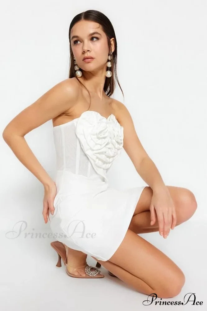 Ecru Sweetheart Neckline Charming Detailed Mini Dress