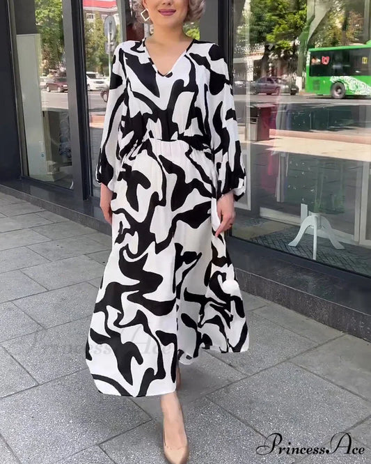 Elegant Long-Sleeved Dress with Fashion Print Black / S