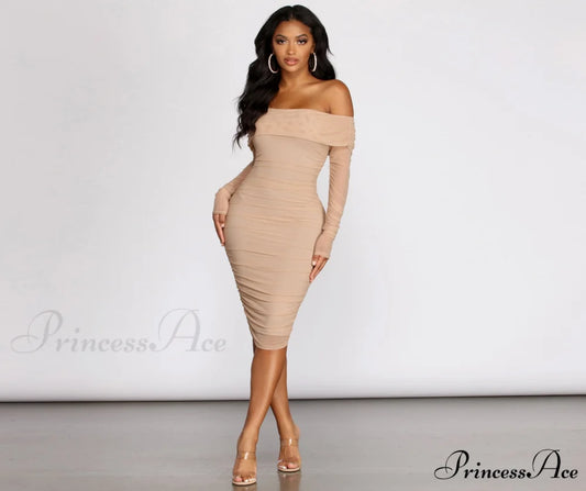 Hourglass Off Shoulder Charming Ruched Midi Dress NATURAL / XS