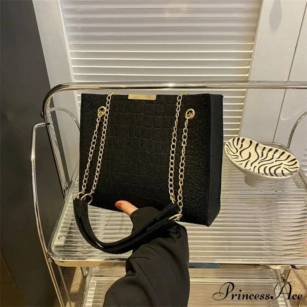 Monochrome Crocodile Pattern Spacious Shoulder Handbag handbag-250126