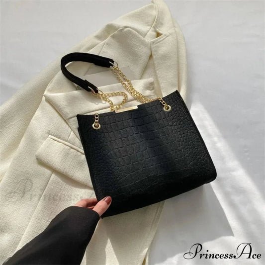 Monochrome Crocodile Pattern Spacious Shoulder Handbag Black handbag-250126