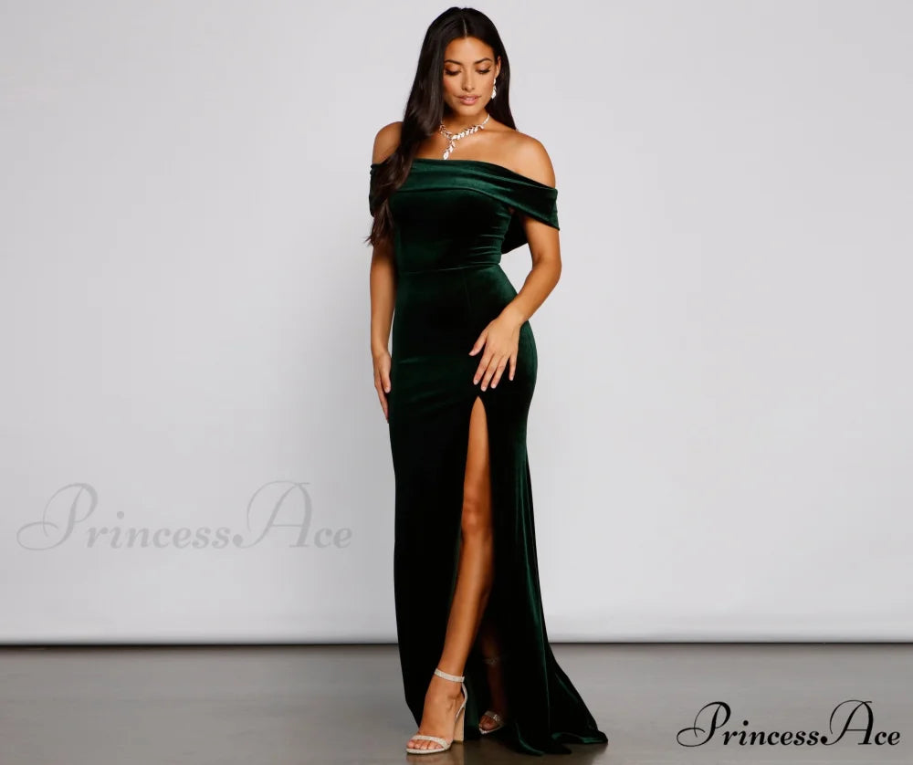 Olivia Formal Velvet Charming Off-The-Shoulder Maxi Dress HUNTER / s