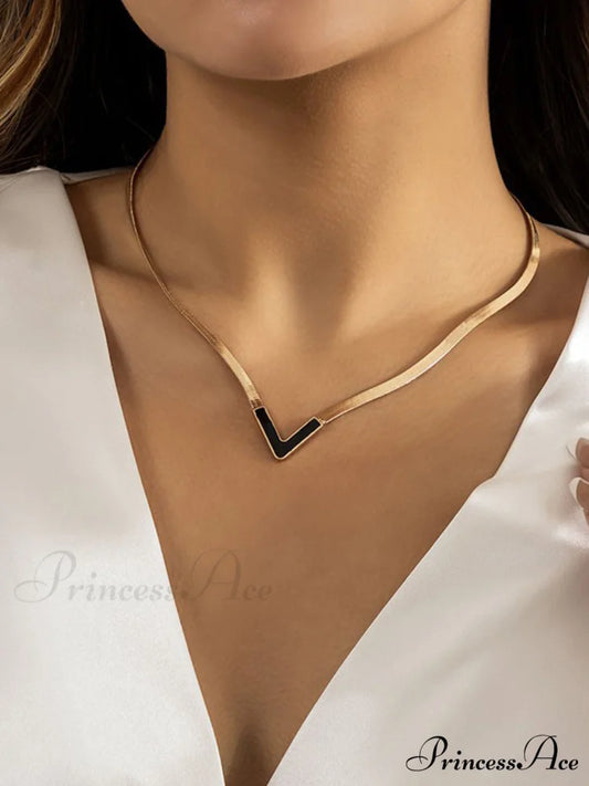 Victoria Charming Necklace Black / One Size