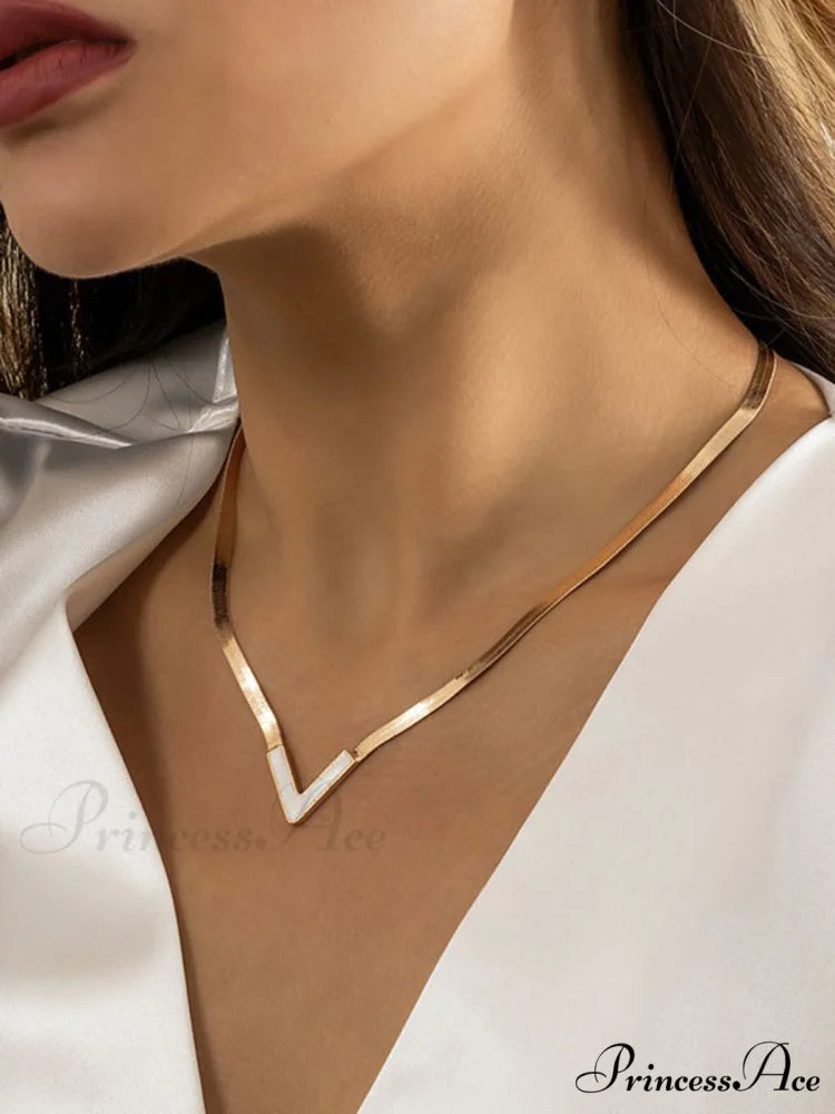 Victoria Charming Necklace White / One Size