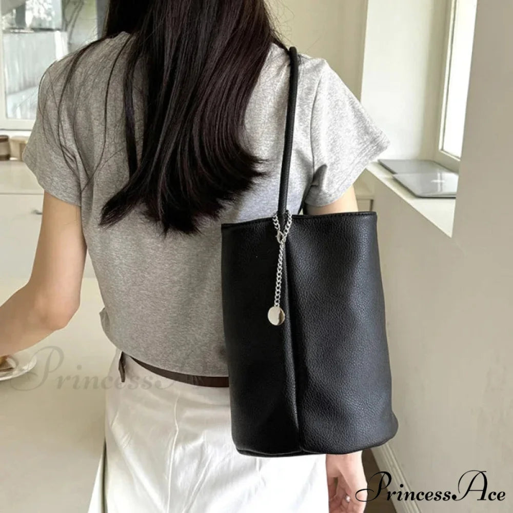 Vintage Supple Leather Pail Shoulder Bag shoulder-250126