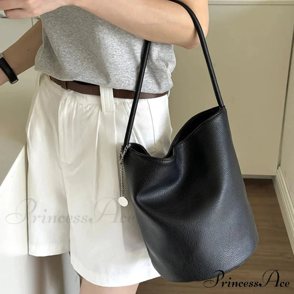 Vintage Supple Leather Pail Shoulder Bag shoulder-250126
