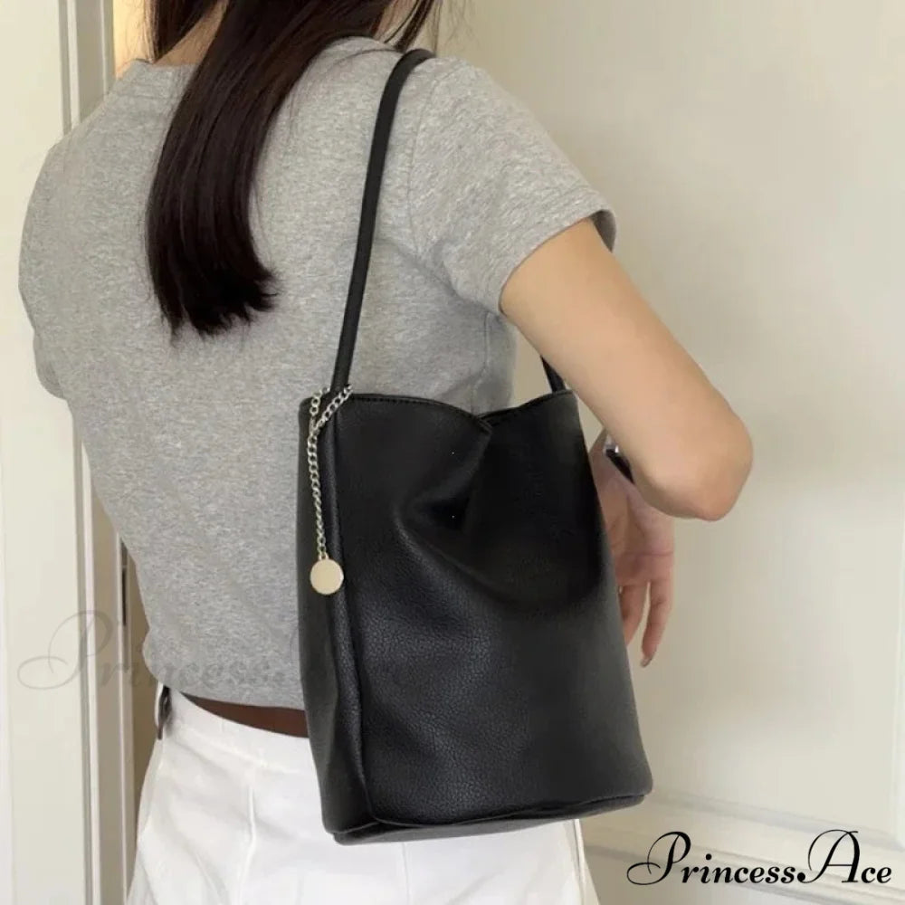 Vintage Supple Leather Pail Shoulder Bag shoulder-250126