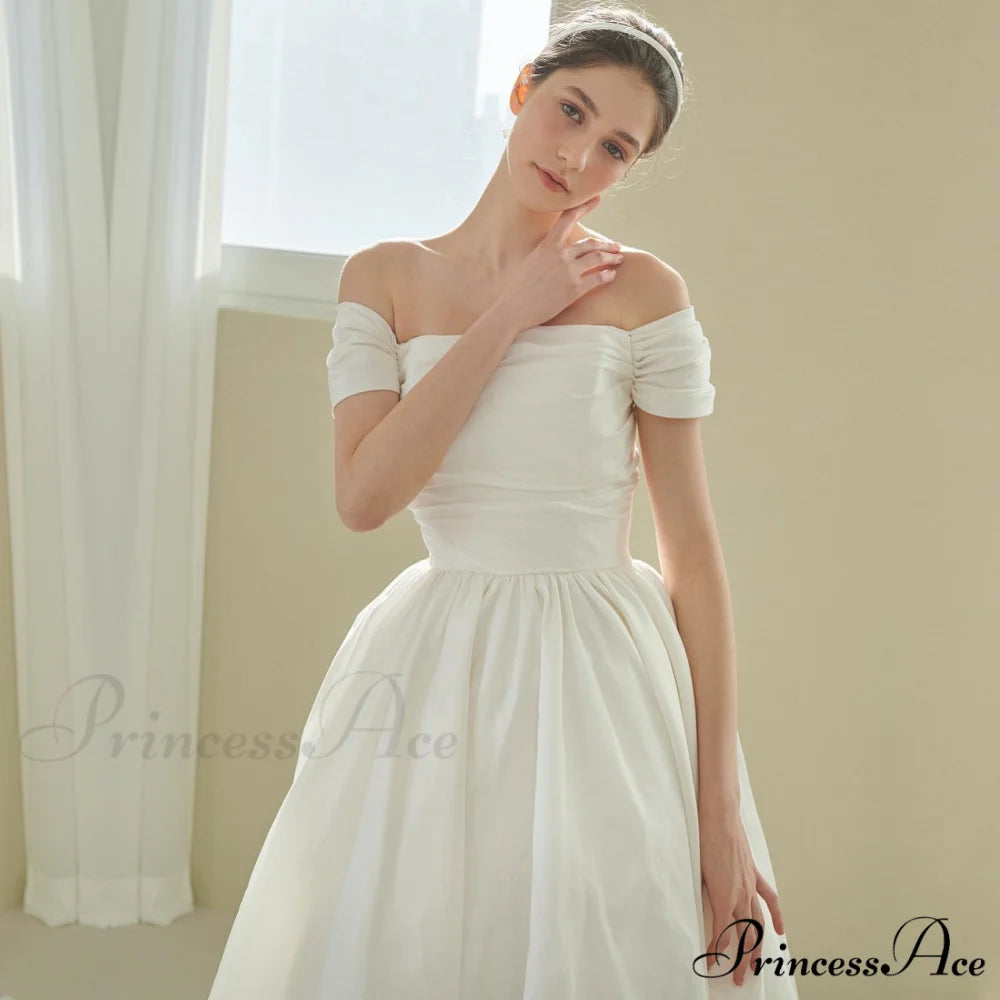 Vintage Wedding Gown with Off-the-Shoulder Design weddingdress-250223