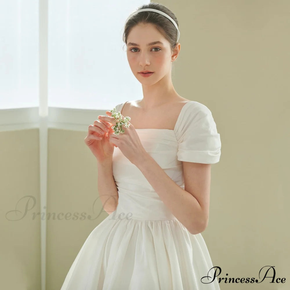 Vintage Wedding Gown with Off-the-Shoulder Design weddingdress-250223