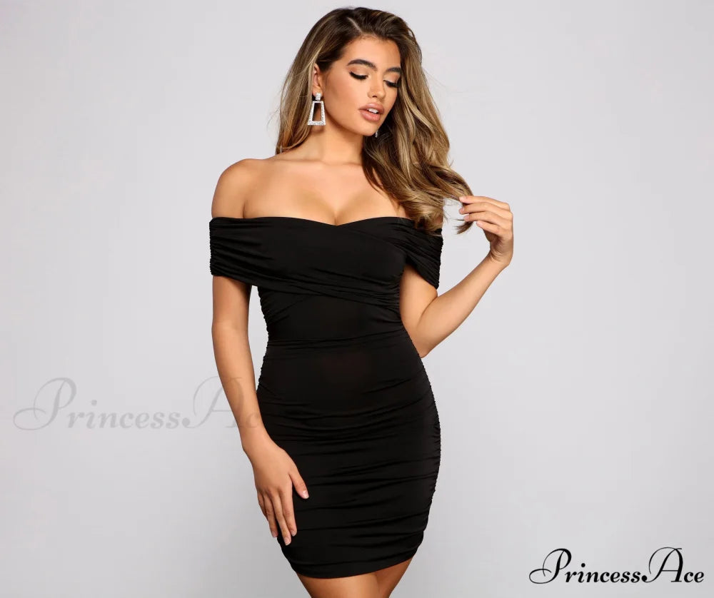 Alluring And Chic Charming Off-The-Shoulder Mini Dress BLACK / XS