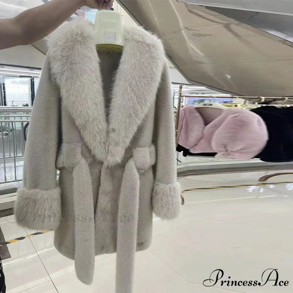 Antique Fox Fur Cinched Lavish Coat creamy-white / L coats-241228