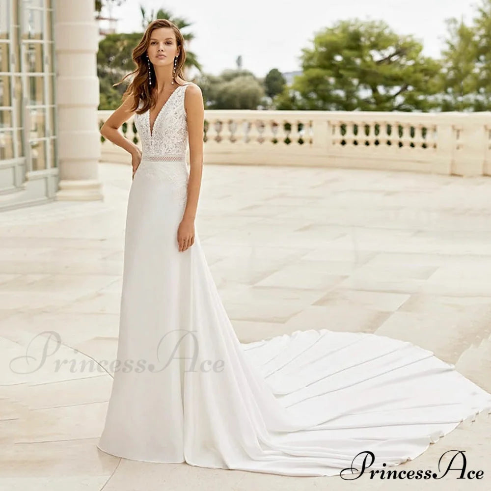 Antique Lace Slender Bridal Gown white / 2 weddingdress-250223