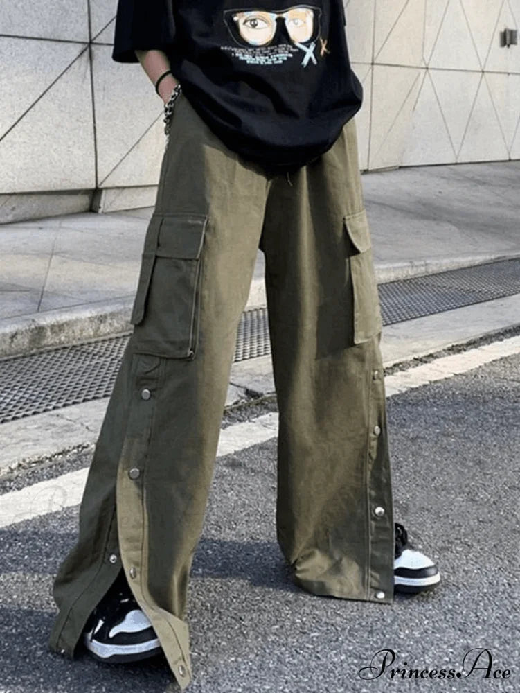 Buttoned Pocket Graceful Patch Cargo Pants