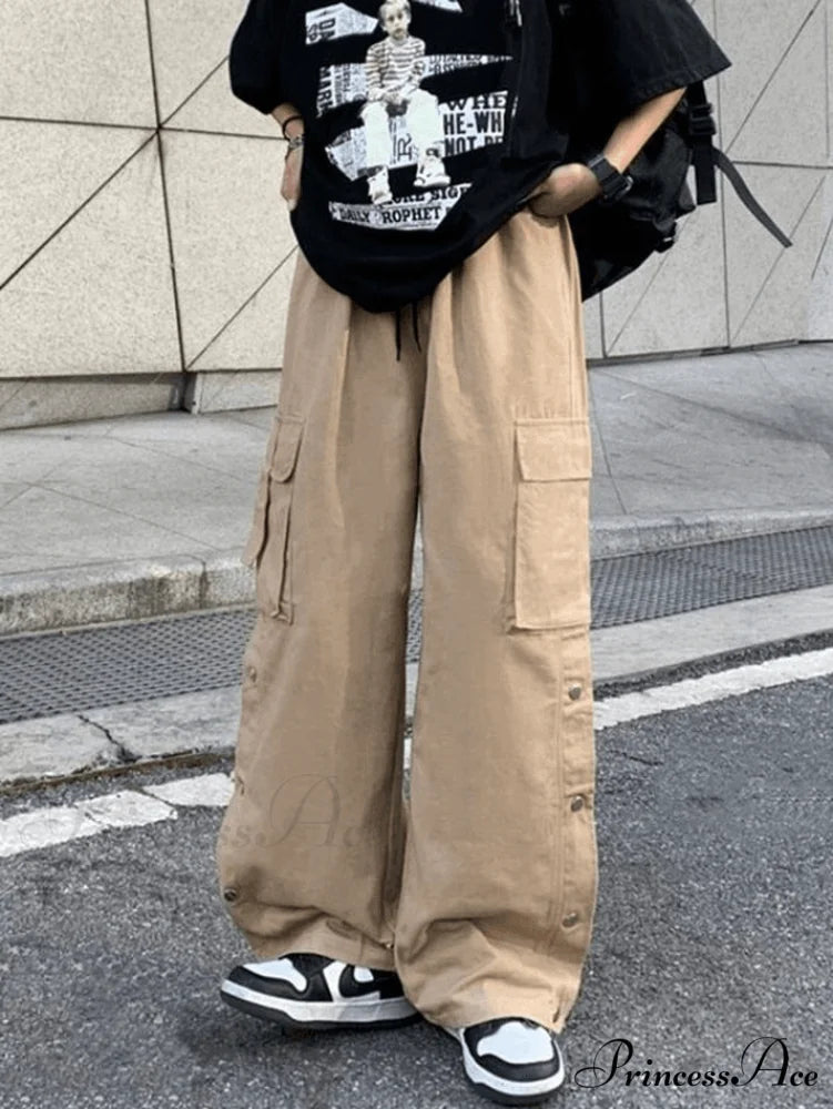 Buttoned Pocket Graceful Patch Cargo Pants