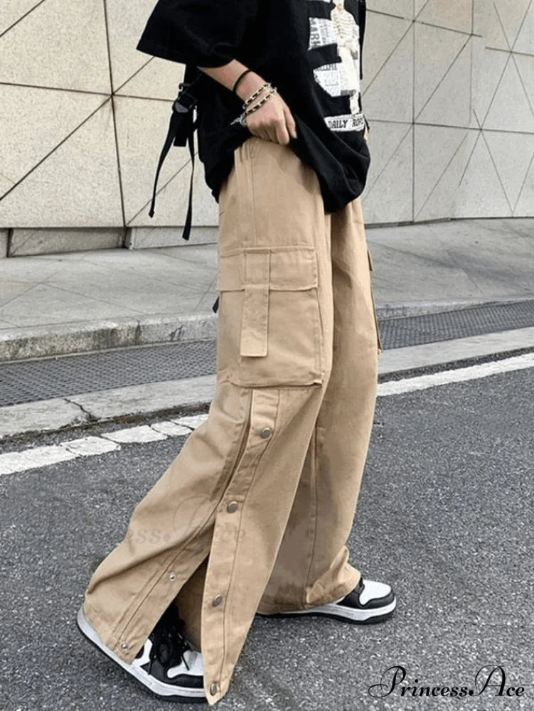 Buttoned Pocket Graceful Patch Cargo Pants