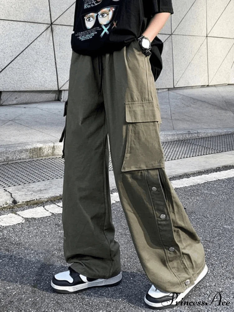 Buttoned Pocket Graceful Patch Cargo Pants
