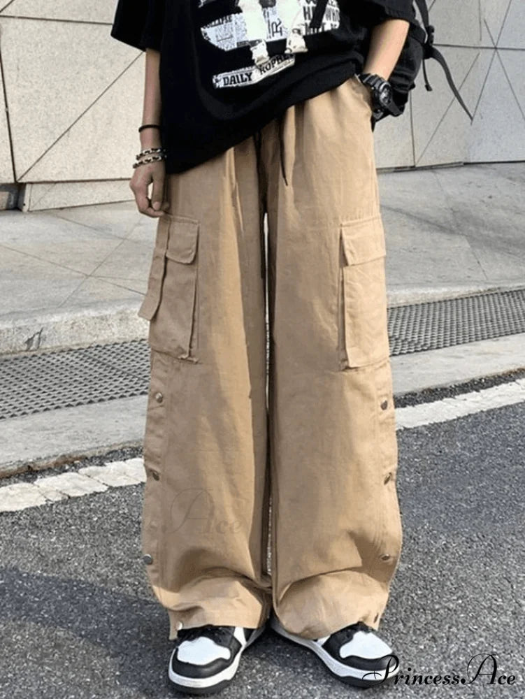 Buttoned Pocket Graceful Patch Cargo Pants