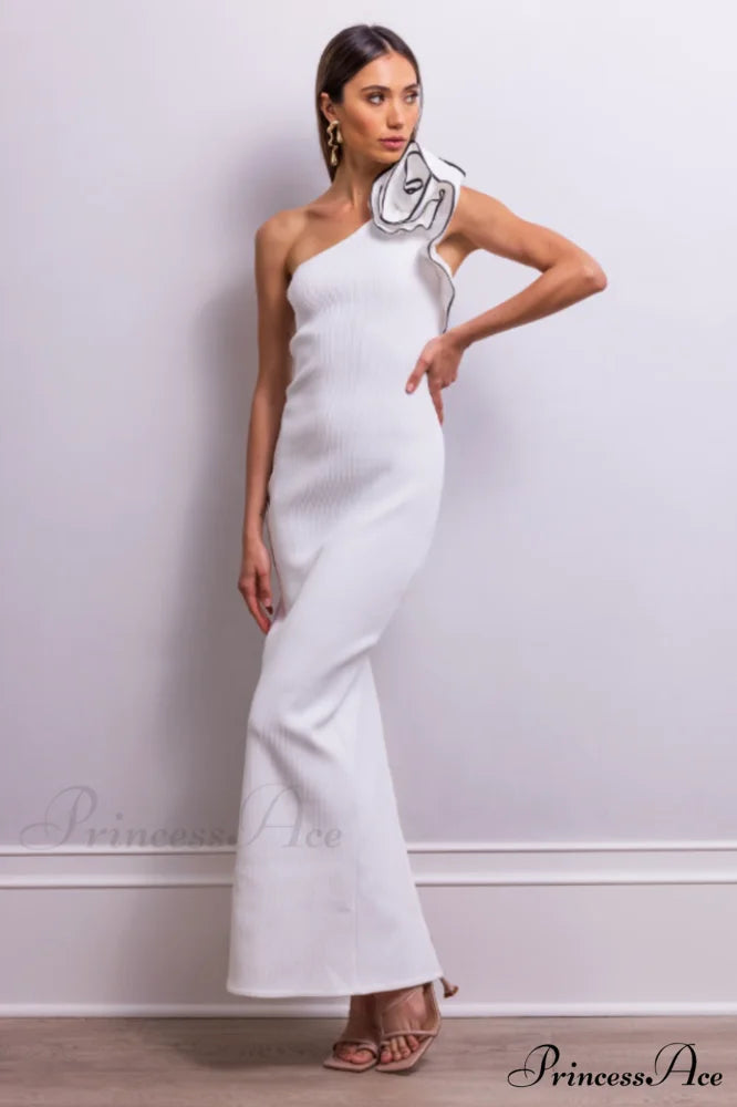 Calling a White Charming Party Maxi Dress
