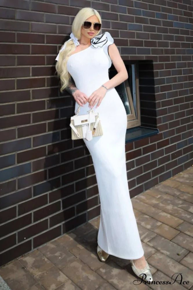 Calling a White Charming Party Maxi Dress