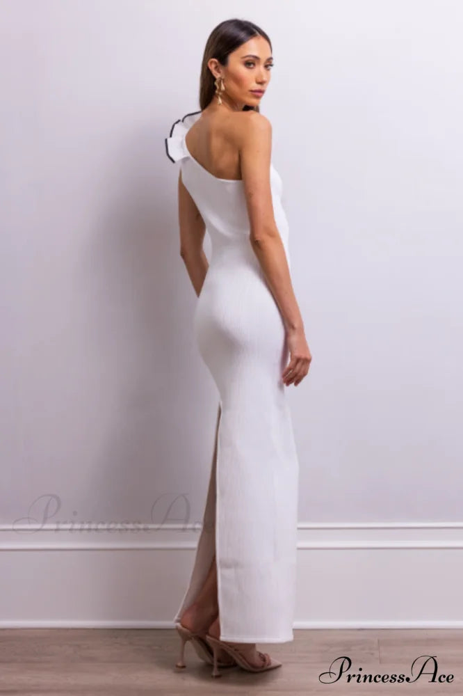 Calling a White Charming Party Maxi Dress