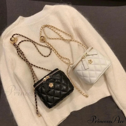 Camellia Diamond Chain Bucket Crossbody crossbody-250126