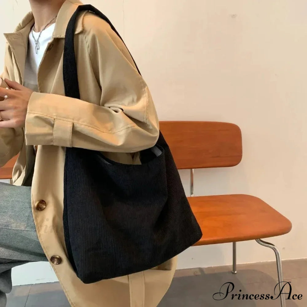 Crimson Vintage Pattern Shoulder Bag shoulder-250126