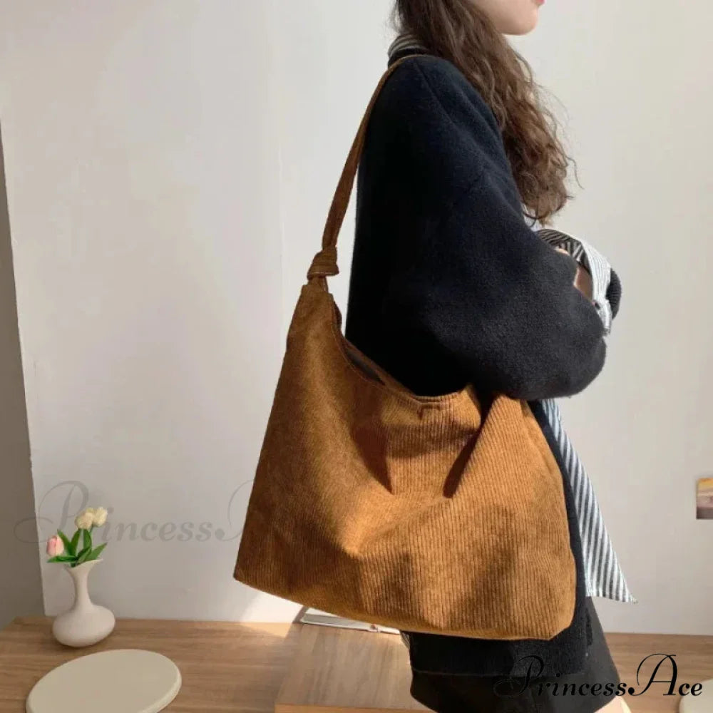 Crimson Vintage Pattern Shoulder Bag shoulder-250126