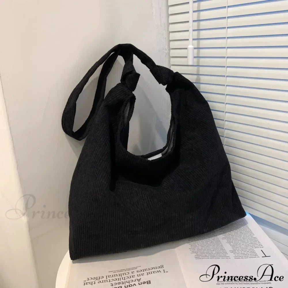 Crimson Vintage Pattern Shoulder Bag Black / 34 x 33 x 10CM shoulder-250126