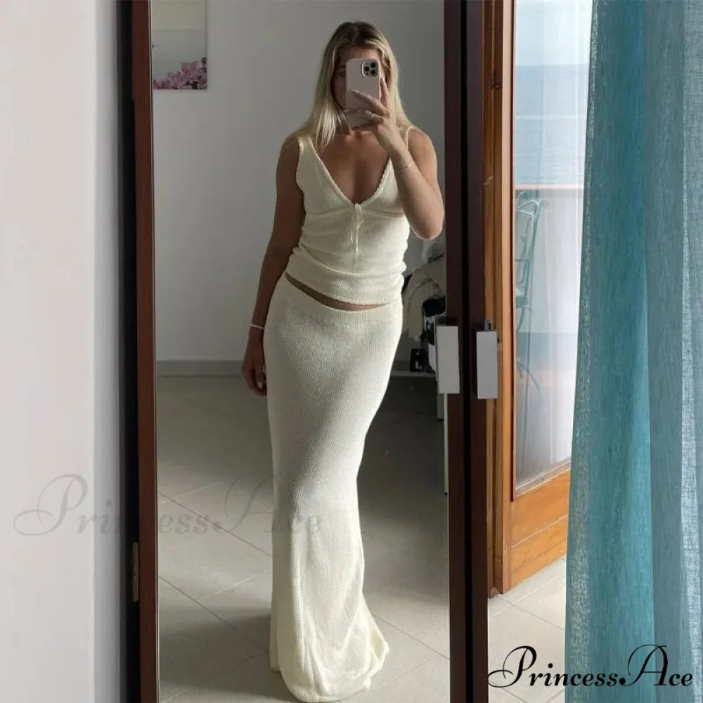 Deep V-Neck Stylish White Seam Top