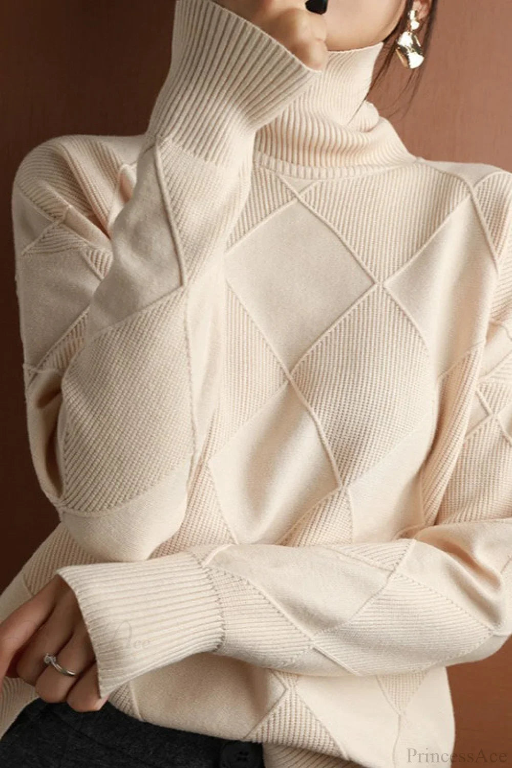 Diamond Pattern Turtleneck Loose Long-Sleeve Sweater Beige / S