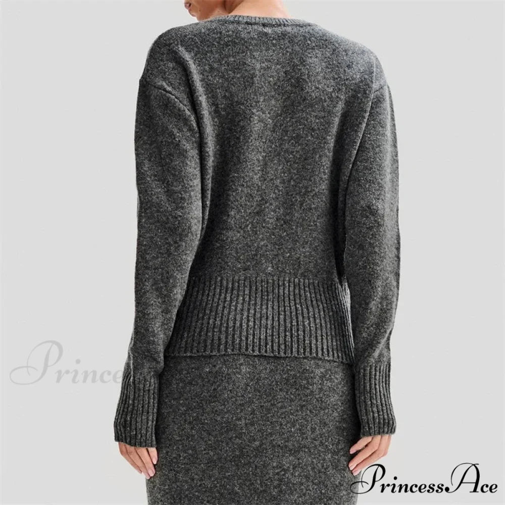 Durable Circular Neck Solo Buttoned Turn-of-the-Century Style Knitted Cardigan cardiagn-250126