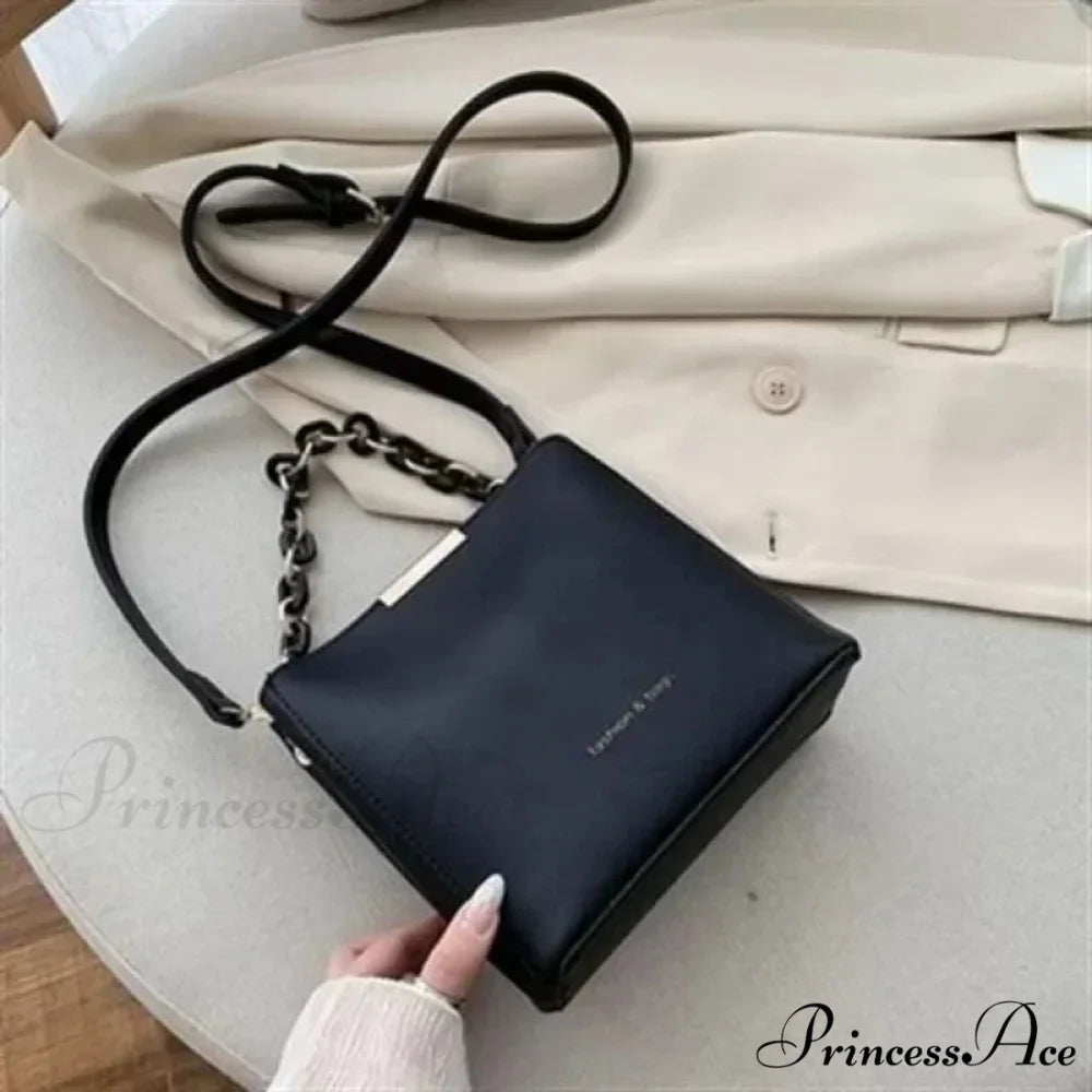 Elderly Leather Chain Pail Shoulder Crossbody Black crossbody-250126