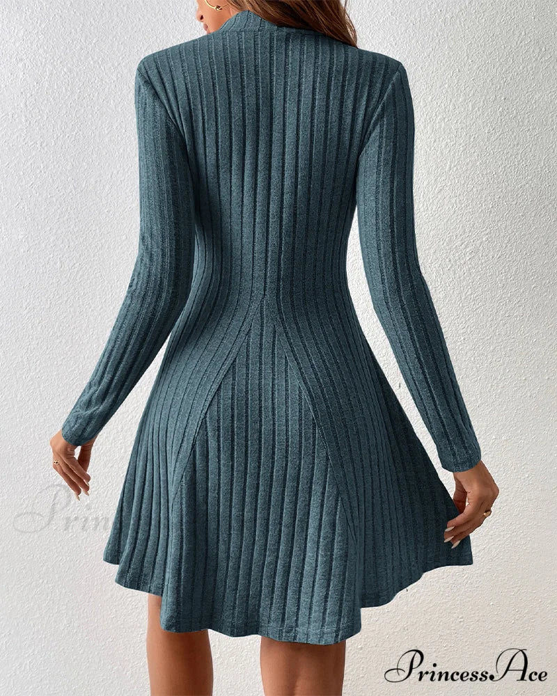Elegant dress with long sleeves