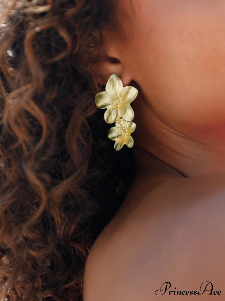 Fashionable Charming Flower-Shaped Earrings Gold / One Size