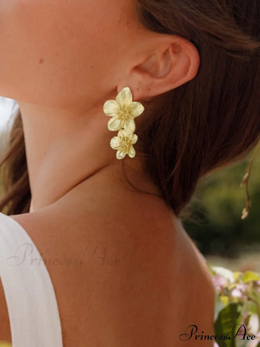 Fashionable Charming Flower-Shaped Earrings Gold / One Size