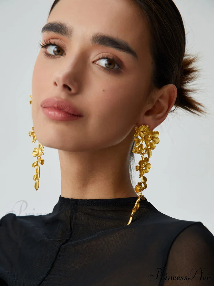 Floral Charming Fringed Earrings Gold / One Size