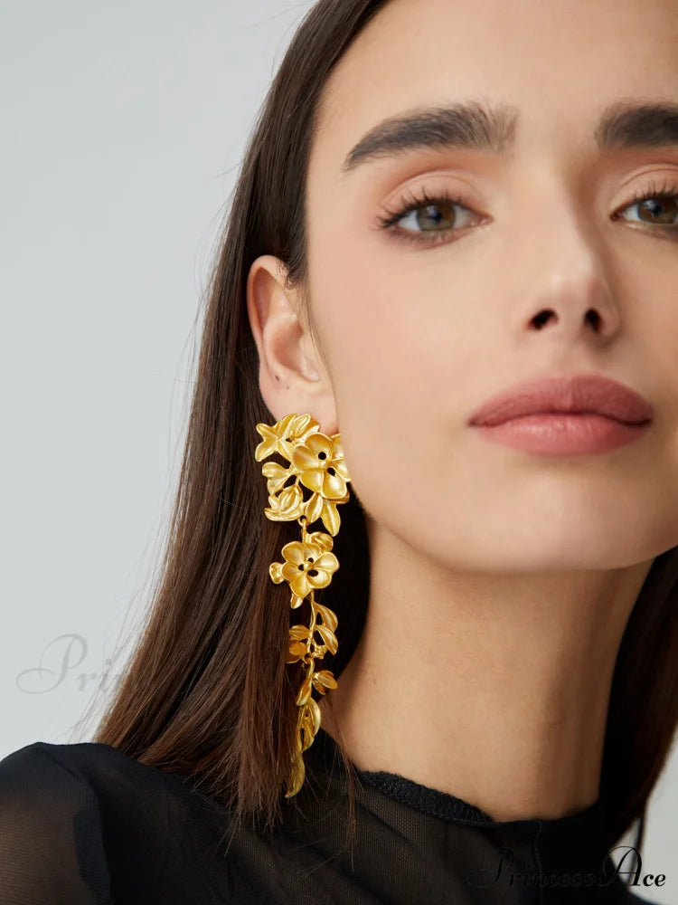 Floral Charming Fringed Earrings Gold / One Size