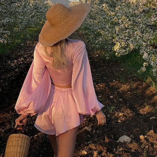 Front Fasten Low Neck Full Sleeve Crop Top Flow Shorts Two Pieces Set twopiecesset-250126