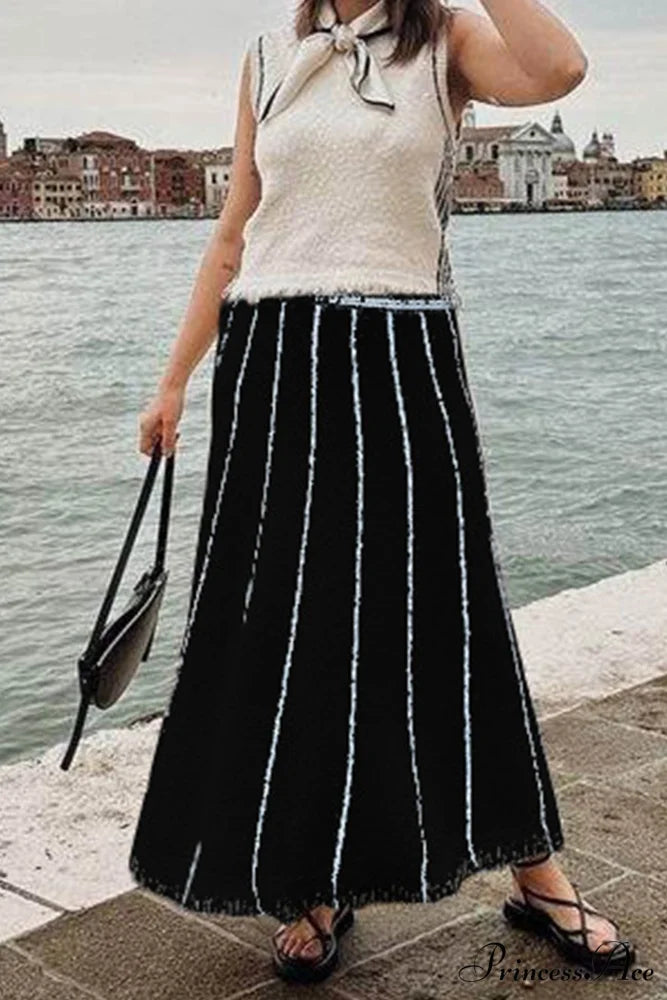 Knit with Fringe Hem Skirt Stripes Black / S