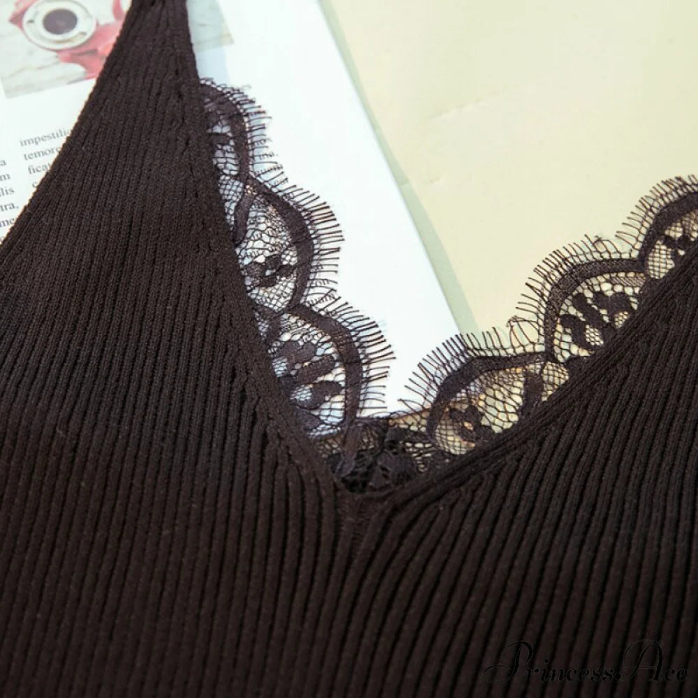 Lace V-neck Solid Knitted Camisoles