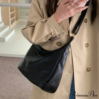 Leather Lavish Messenger Crossbody Bag Black / 22x30x10cm crossbody-250126