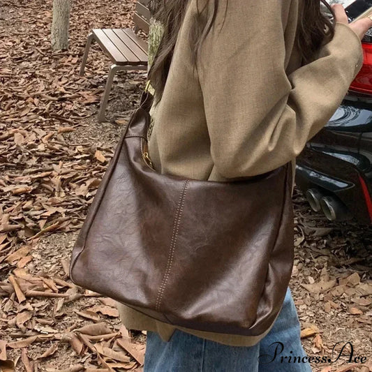 Leather Lavish Messenger Crossbody Bag Coffee / 22x30x10cm crossbody-250126