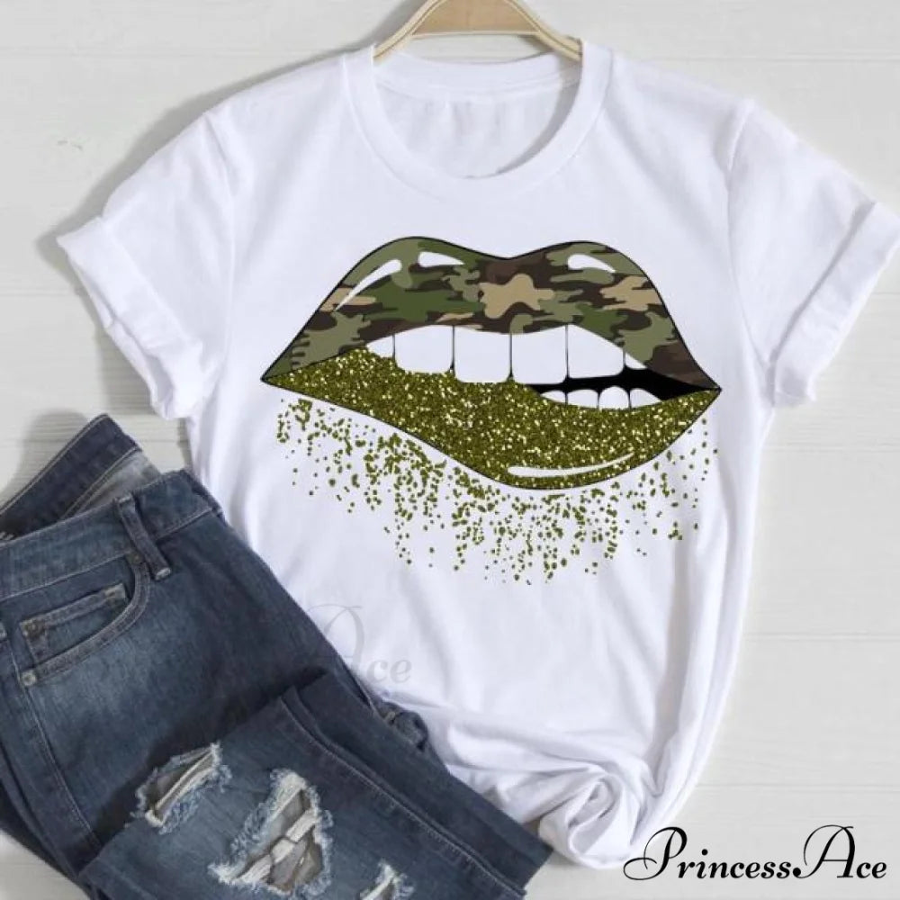 Love Fashion 90s Trend Graphic Tshirt