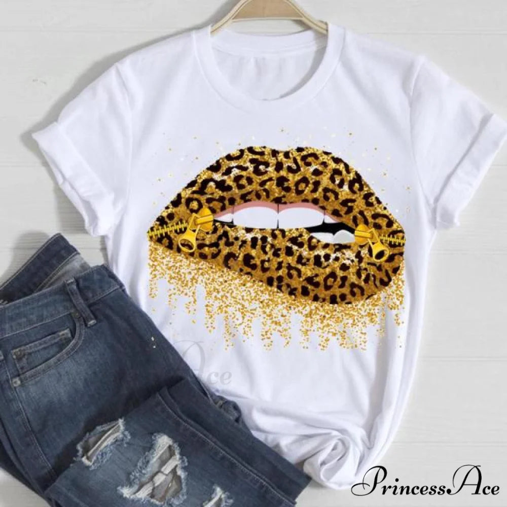 Love Fashion 90s Trend Graphic Tshirt