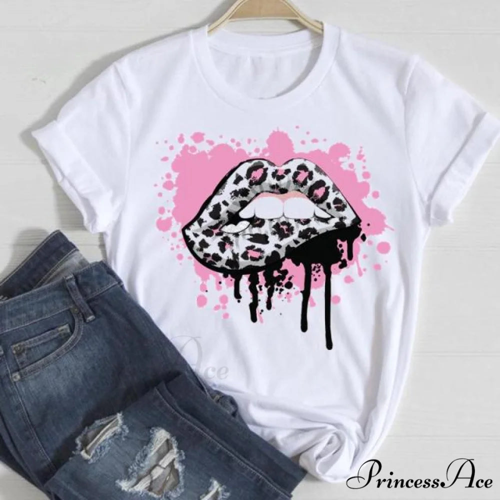 Love Fashion 90s Trend Graphic Tshirt