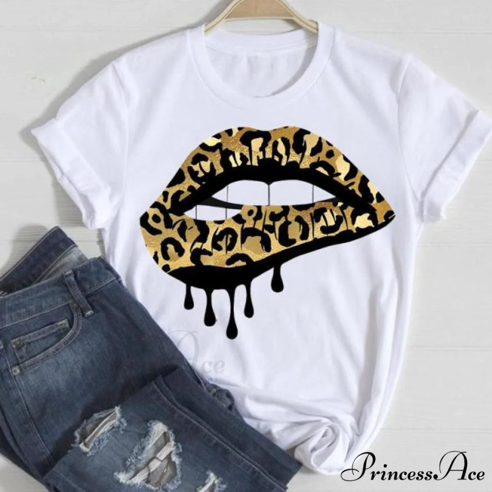 Love Fashion 90s Trend Graphic Tshirt